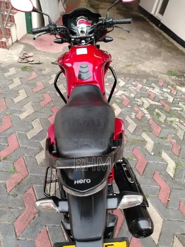 Hero Hunk 2017 Motorbike (Used)