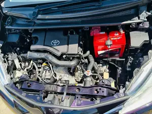 Toyota Vitz 2018 Car (Used)