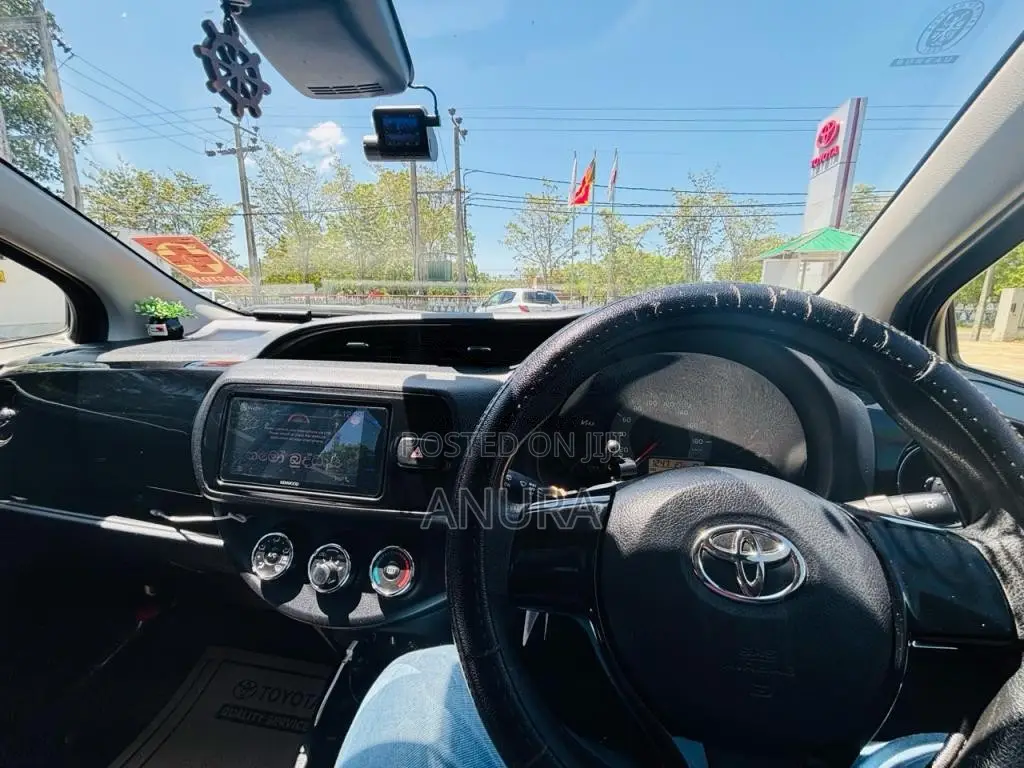 Toyota Vitz 2018 Car (Used)