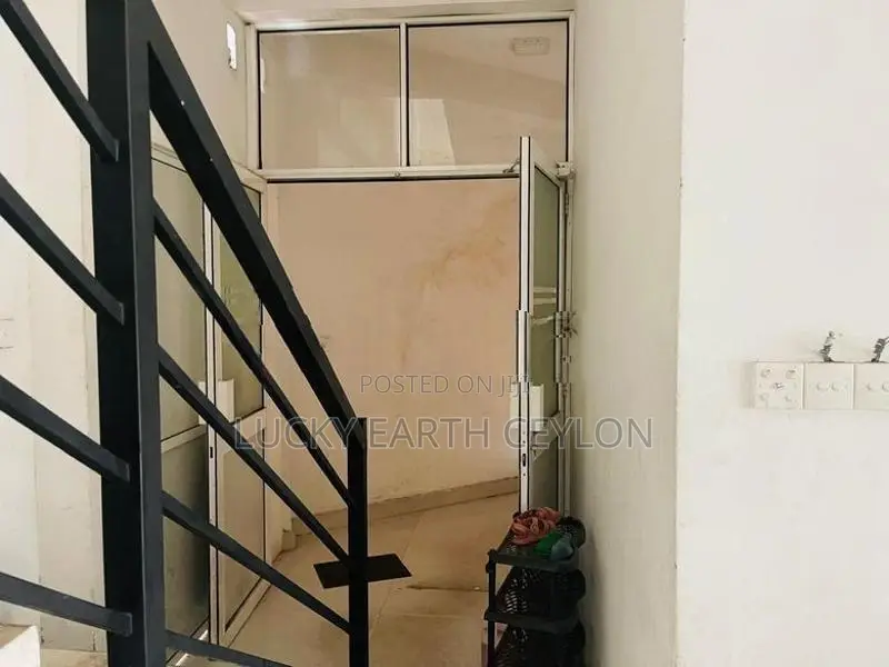 Thalawathugoda 2nd Floor, Main Rd Commercial Space for Rent (MG1104)