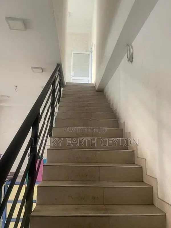 Thalawathugoda 2nd Floor, Main Rd Commercial Space for Rent (MG1104)