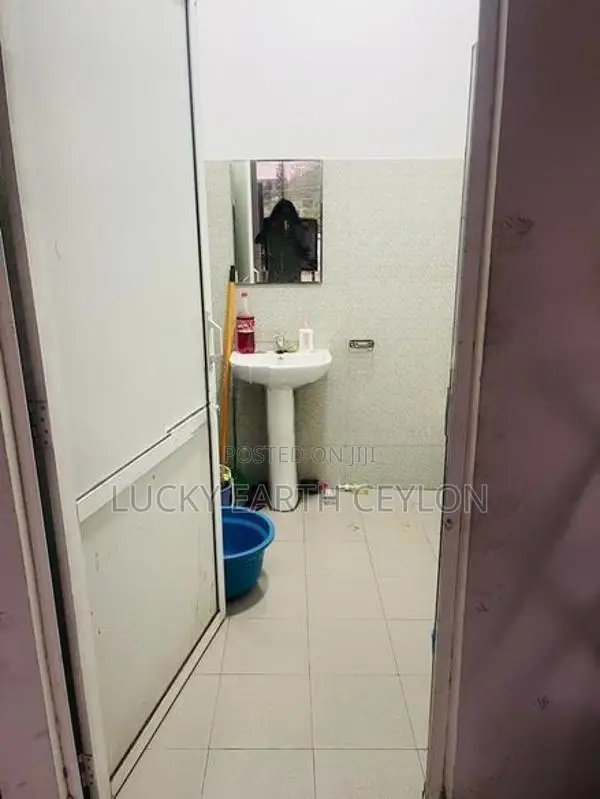Thalawathugoda 2nd Floor, Main Rd Commercial Space for Rent (MG1104)