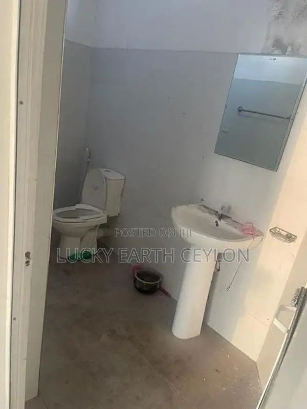 Thalawathugoda 2nd Floor, Main Rd Commercial Space for Rent (MG1104)