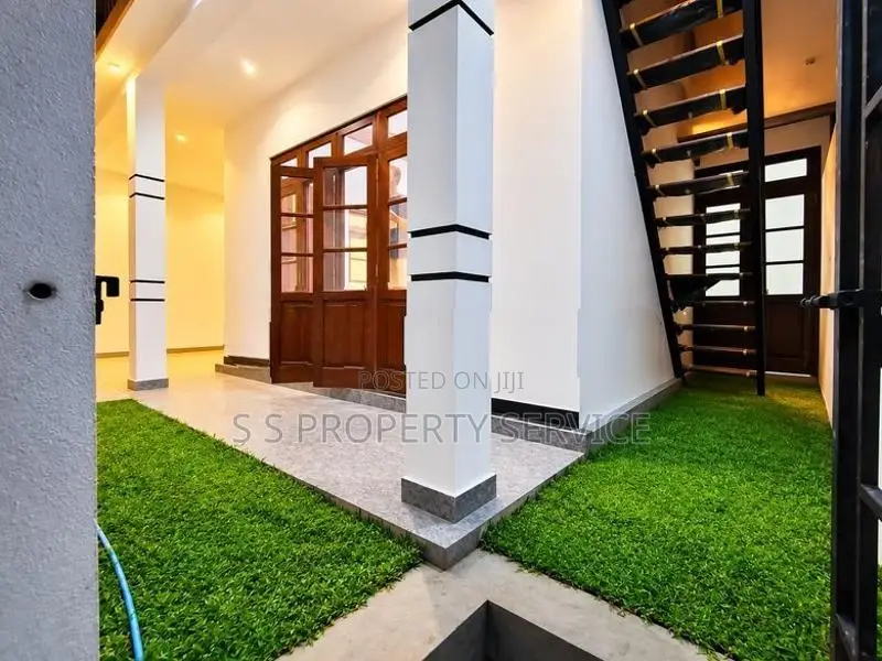 Luxury Architect-Designed House For Sale In Kadawatha (Ssph-449)