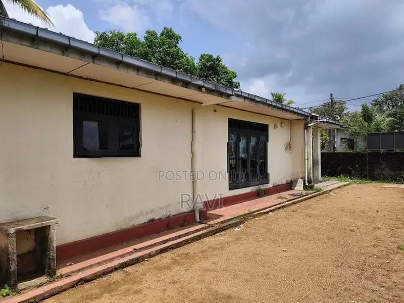 House for Sale on Station Road in Godagama
