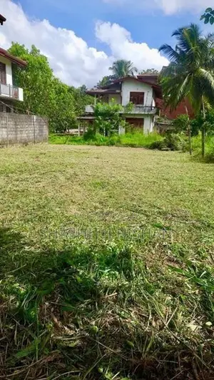 හෝමාගම හබරකඩ අගනා ඉඩමක් විකිණීමට