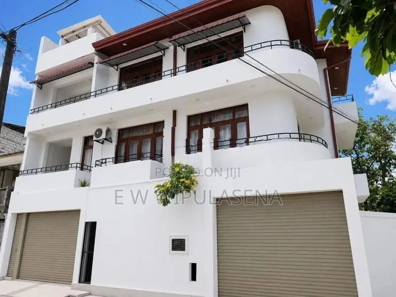 STUNNING 3-STOREY LUXURY HOUSE FOR SALE IN MORATUWA