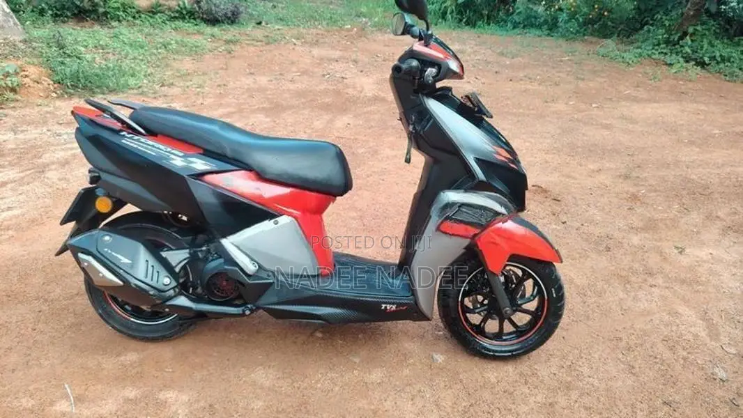 Bajaj CT100 2018