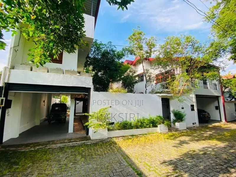 Spacious 5 Bedrooms Luxury House for Sale in Nugegoda