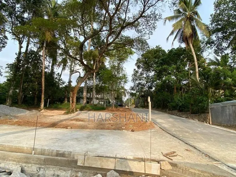7.5P Superb Land - Walking Distance to High Level Road, Pannipitiya