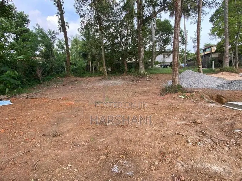7.5P Superb Land - Walking Distance to High Level Road, Pannipitiya