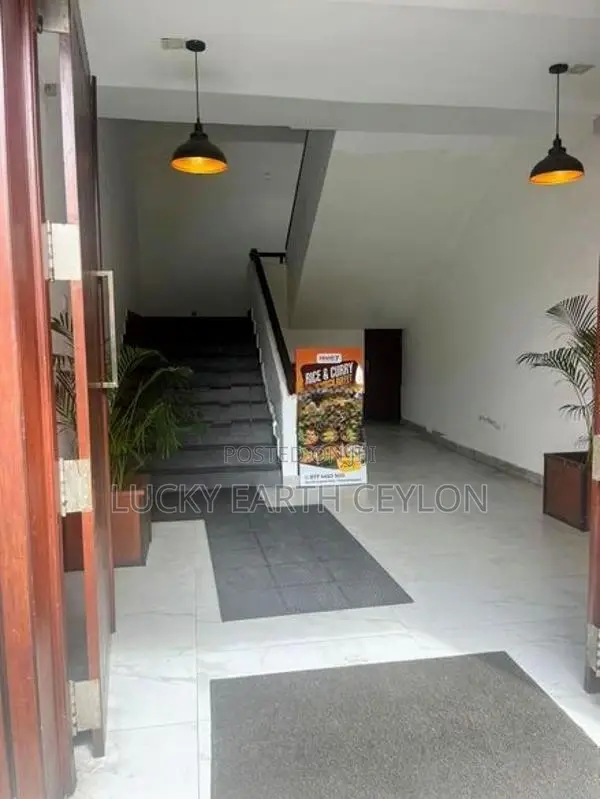 Thalawatugoda, 1ST Floor Unfurnished Commercial property, Rent (MG1341