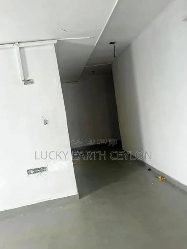 Thalawatugoda, 1ST Floor Unfurnished Commercial property, Rent (MG1341