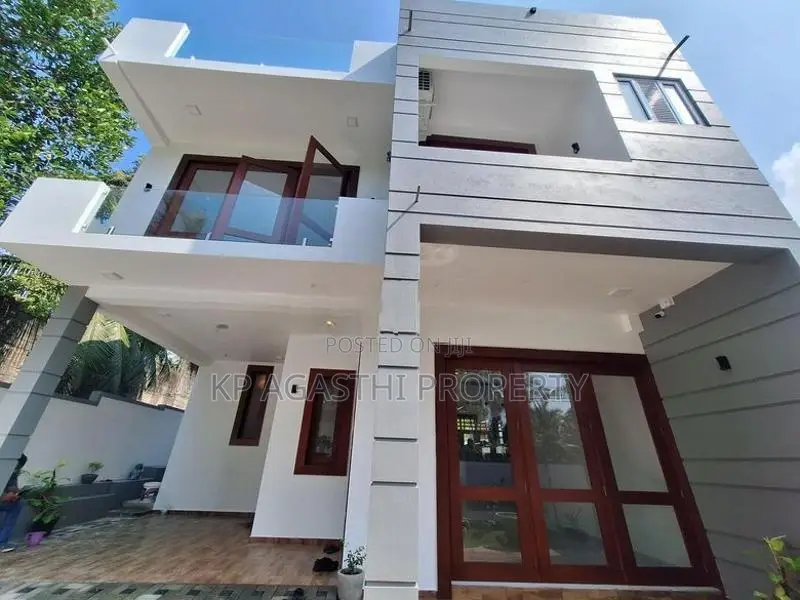 Brand new luxury house for sale in Athurugiriya