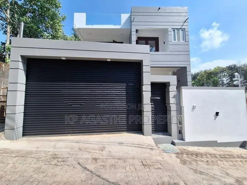 Brand new luxury house for sale in Athurugiriya
