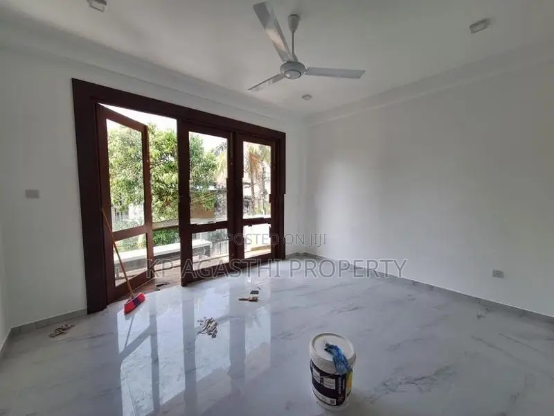 Brand new luxury house for sale in Athurugiriya