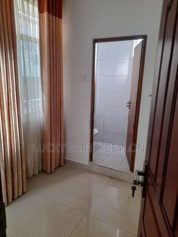 Colombo 6, 1ST Floor, Furnished/Unfur, A/C Apartment For Rent (MG1370)