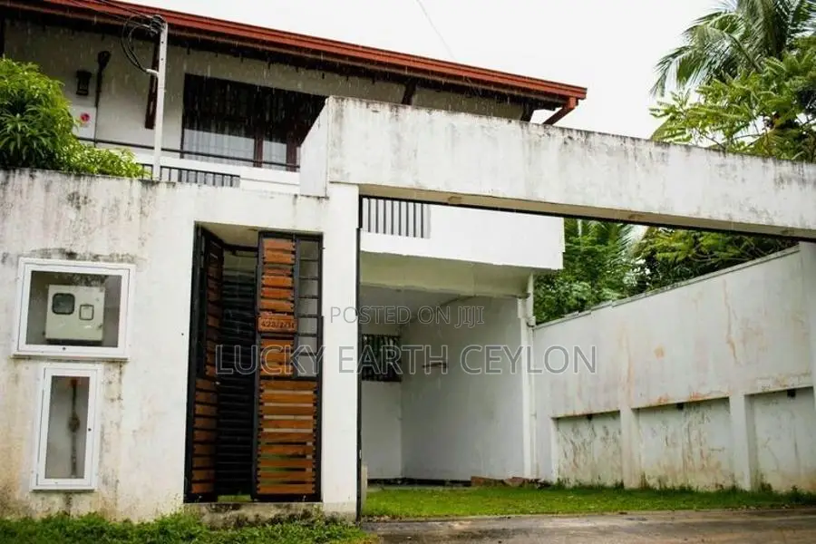 Kelaniya, Unfurnished, 3 story House For Rent (NZMG1137)