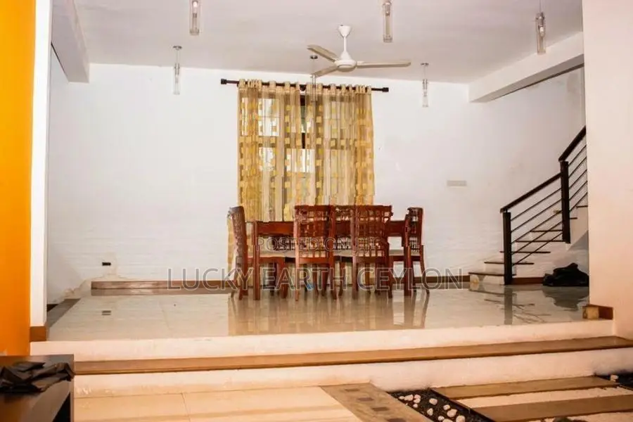 Kelaniya, Unfurnished, 3 story House For Rent (NZMG1137)