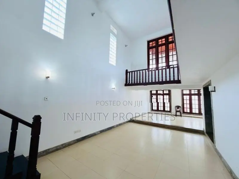 03 Story Luxury house With 11.05 P sale At Mount Lavinea