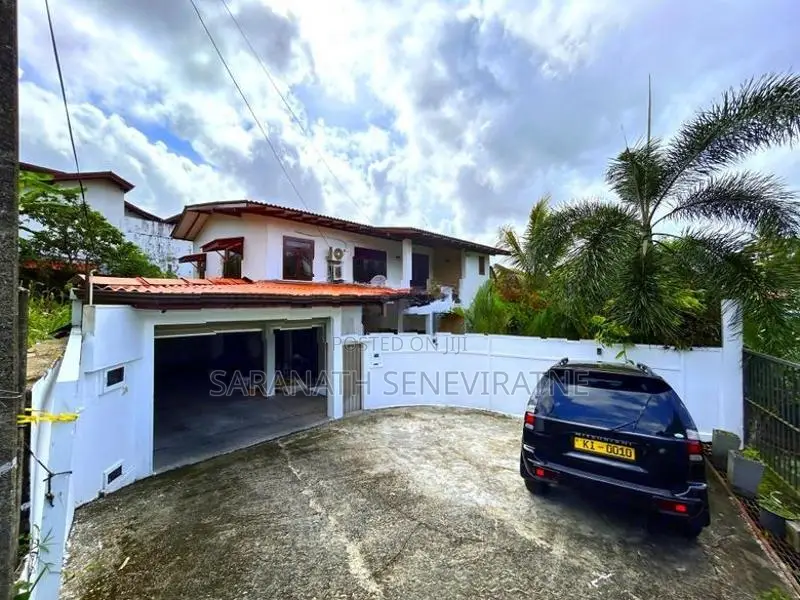 Luxuriously Built House With Furniture - Battaramulla Koswatta Pipe Rd