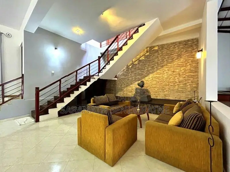 Luxuriously Built House With Furniture - Battaramulla Koswatta Pipe Rd