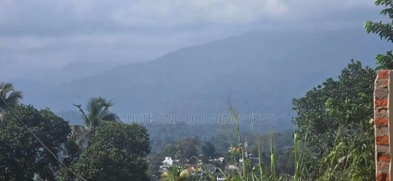 දළදා මාළිගයට 1.8Km ක් දුරින් ලස්සන View එකක් තියෙන සමතලා ඉඩමක් විකිණීම