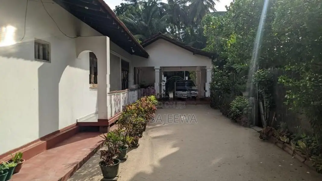 3Bedroom house for sale in naththandiya