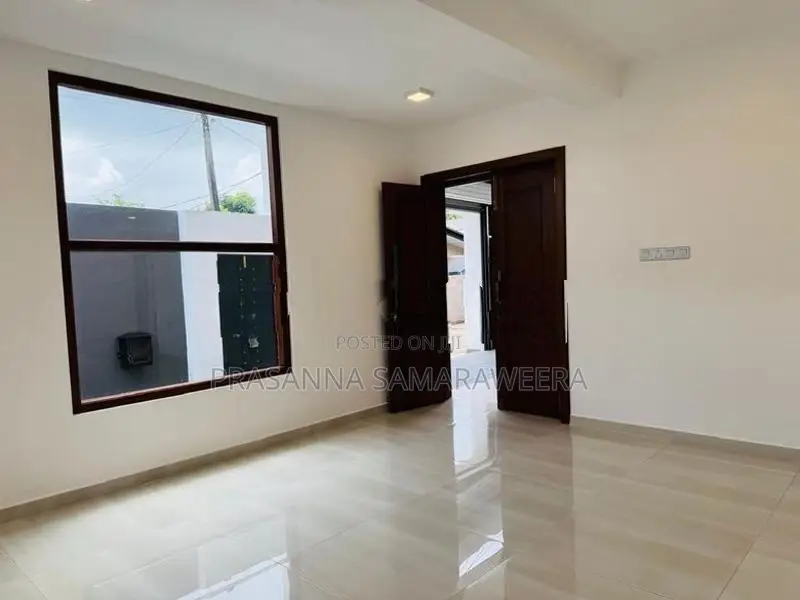 super luxury Brand New solid Modern 2 Story House-piliyandala