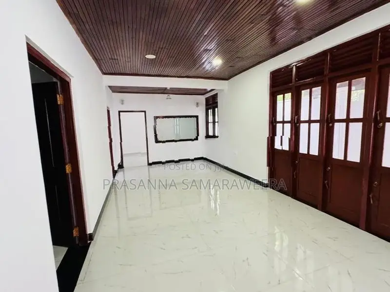 Old renovated house in piliyandala bokundara