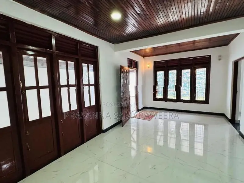 Old renovated house in piliyandala bokundara