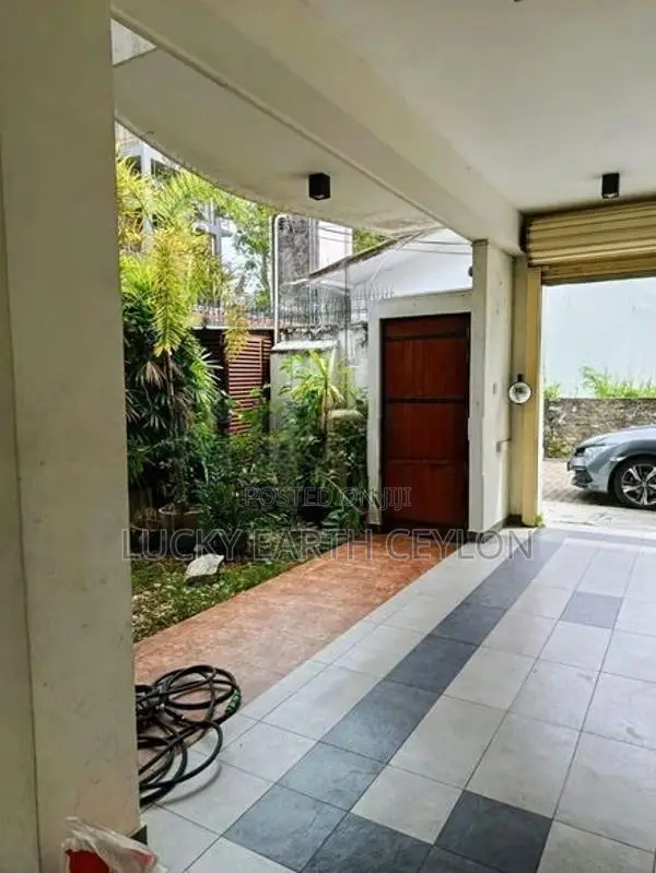 Mount Lavinia, Unfurnished,3 Story House With Rooftop For Rent (NZM113