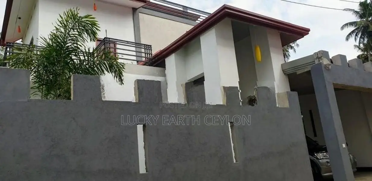 Piliyandala, Semi Furnished, 3 story, House For Rent (NZM1139)