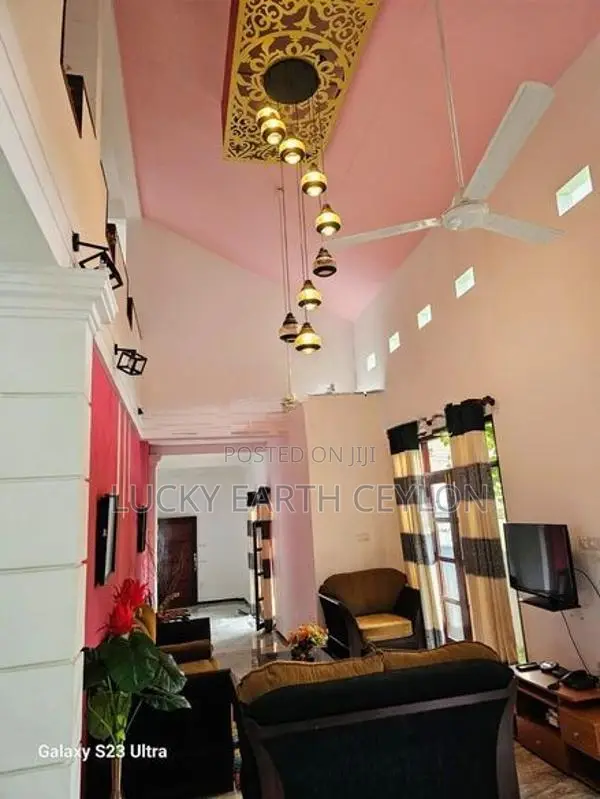 Piliyandala, Semi Furnished, 3 story, House For Rent (NZM1139)
