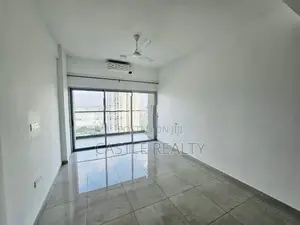 Unfurnished luxury apartment for rent at Iconic Galaxy