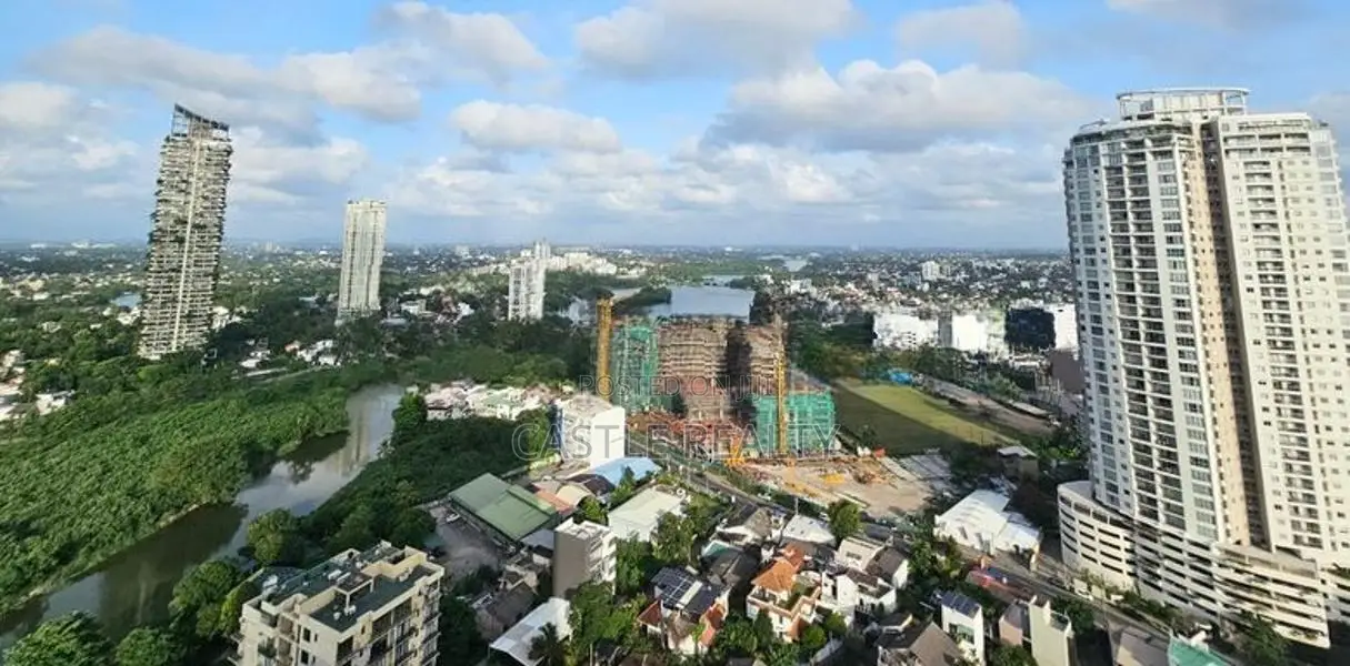 Unfurnished luxury apartment for rent at Iconic Galaxy