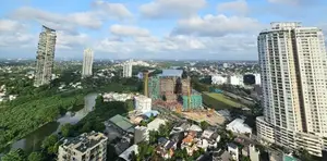 Unfurnished luxury apartment for rent at Iconic Galaxy