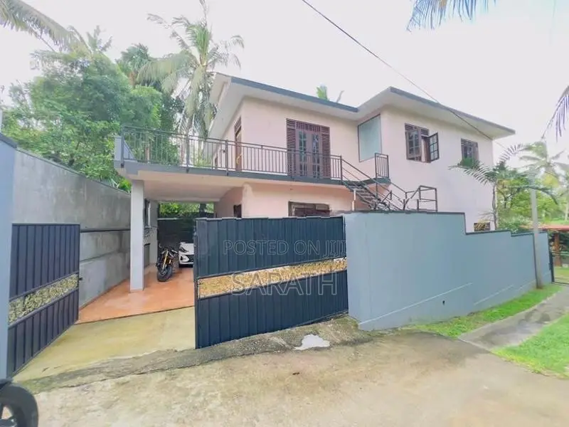 Well Build Upstairs House Sale Malabe