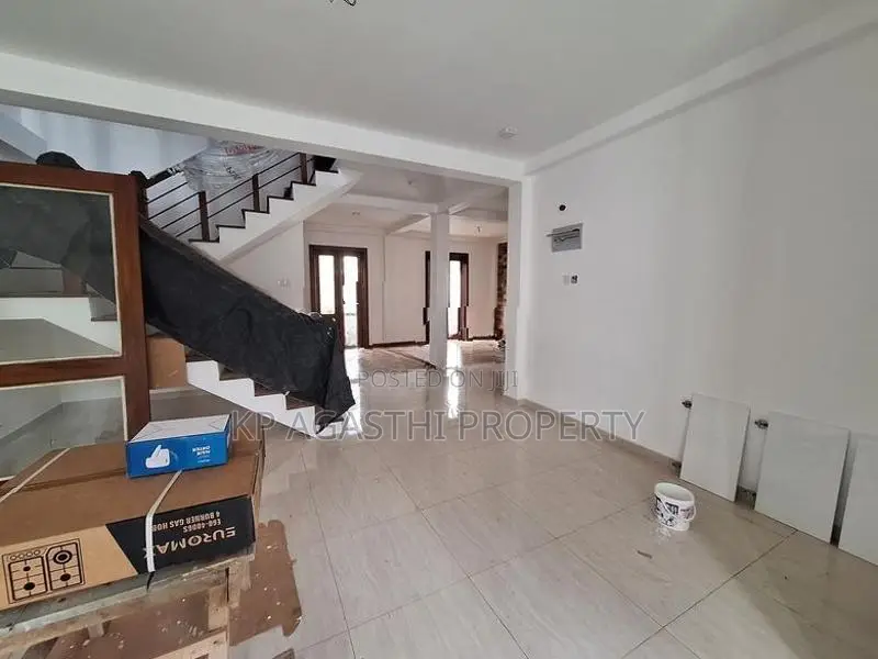 luxury family house for sale in thalawathugoda
