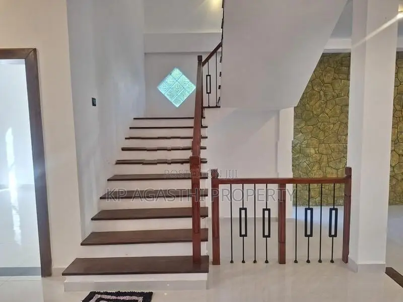 boralasgamuwa luxury famaliy house for sale