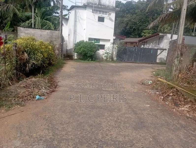 100 perches Land for sale in Amandoluwa,Seeduwa.Gampaha.