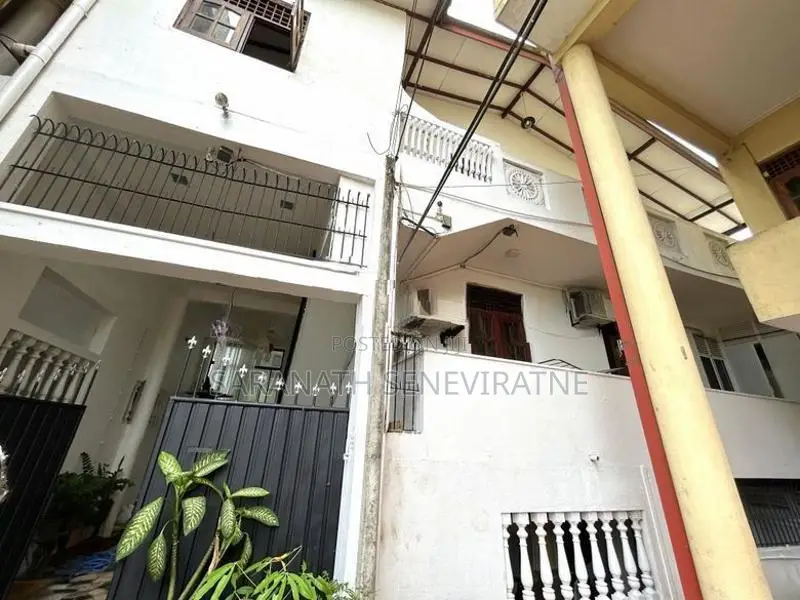 3 Storied House - Separate Units Pamunuwa Maharagama