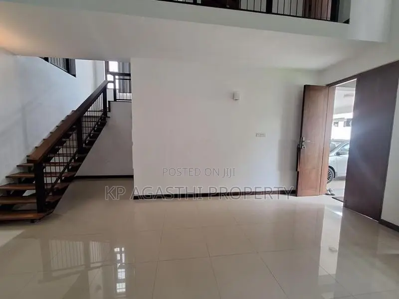 10 P luxury house for sale in Battaramulla