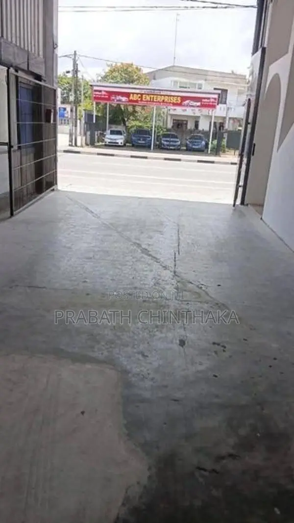 Building for Rent in Boralesgamuva ( 2nd floor )