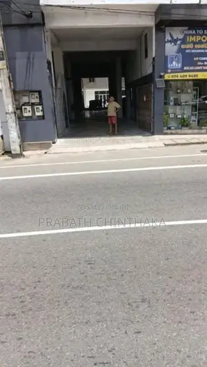 Building for Rent in Boralesgamuva ( 2nd floor )