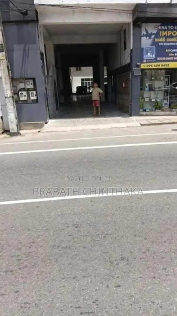 Building for Rent in Boralesgamuva ( 2nd floor )