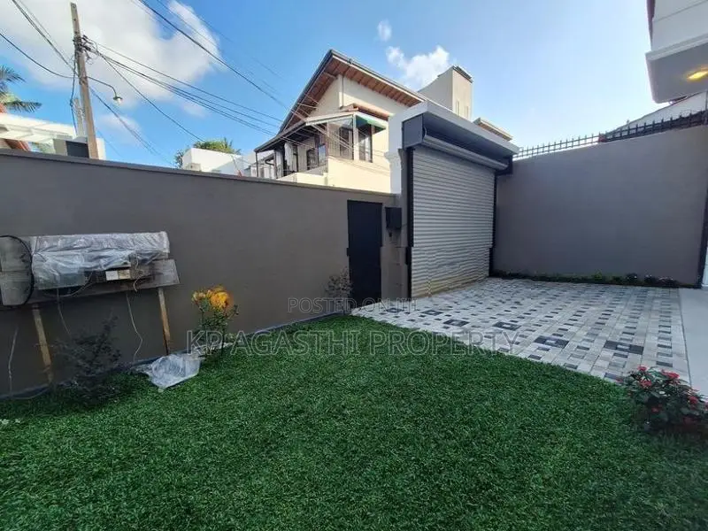 Faddy field view luxury house for sale in boralasgamuwa
