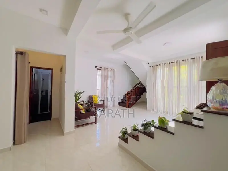 Luxury Good Condition House Sale Athurugiriya