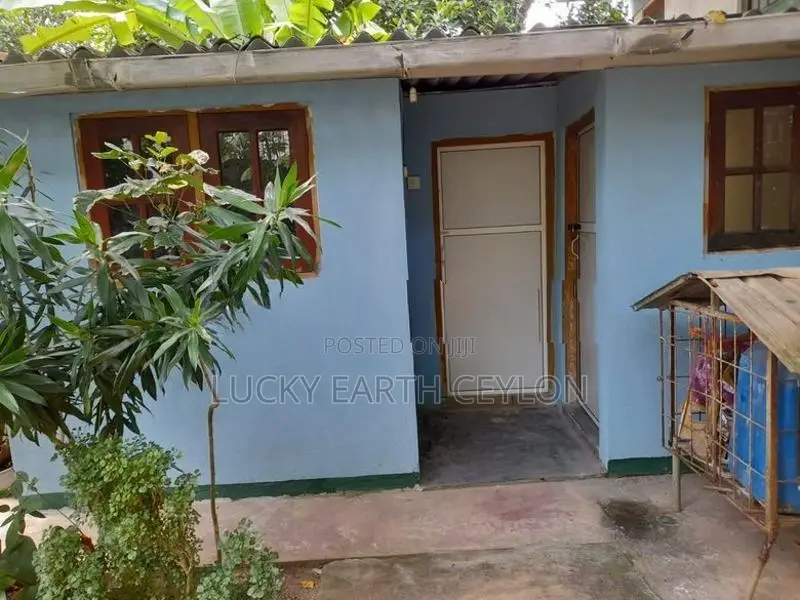 Madiwela Furnished Room with Separate Entrance, for 1male Only (LEC573