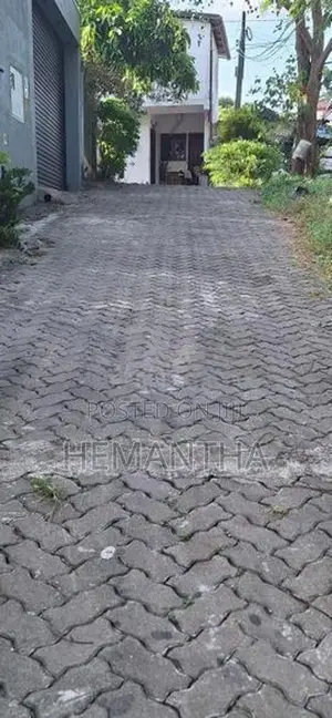 Valuable Land In The Vicinity Of Mulleriyawa Arpico Supermarket..